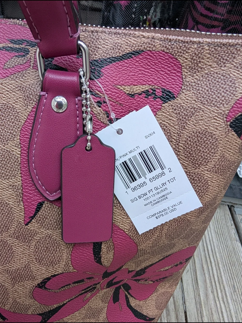 Coach Gallery Tote in Signature Canvas with Bow Print (NWT)